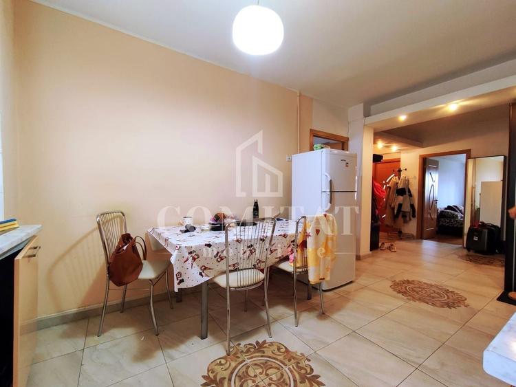 Apartament cu 3 camere decomandat, mobilat în Central