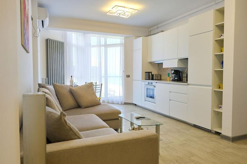 Apartament cu 3 camere decomandat în Mamaia-Sat