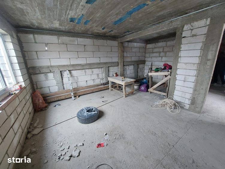 Casă cu 4 camere cu Teren 538 Mp în Priseaca