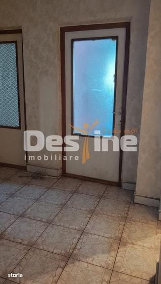 Apartament cu 3 camere decomandat, mobilat în Traian