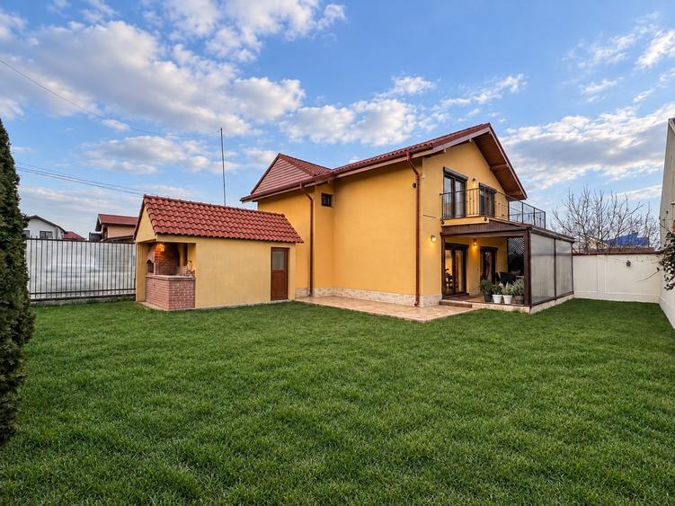 Casă individuală cu 5 camere cu Canalizare în Ovidiu