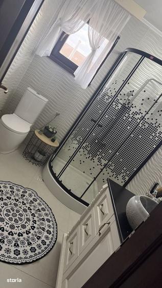 Casă cu 4 camere cu Teren 433 Mp în Central