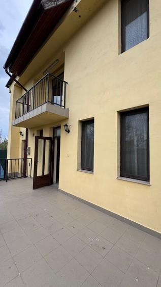 Casă individuală cu 4 camere cu Canalizare în Episcopia Bihorului