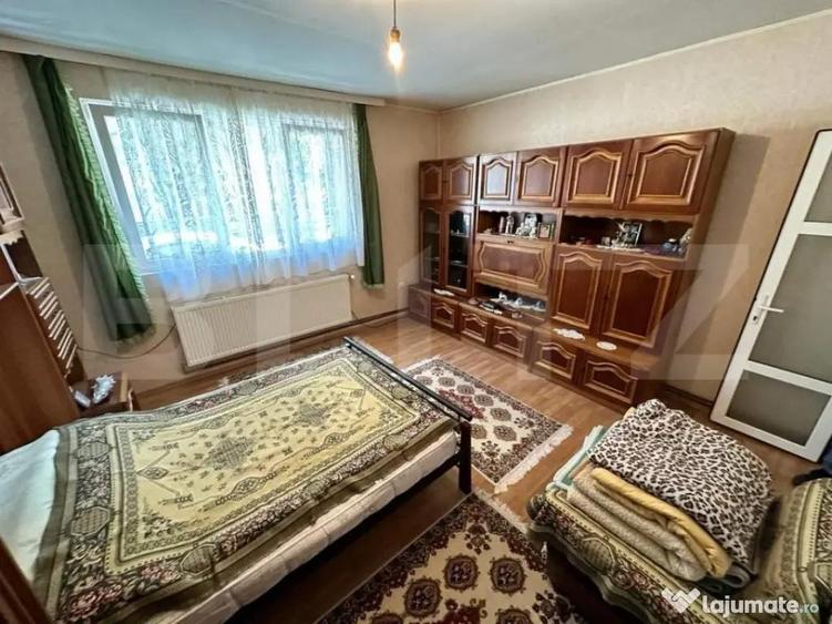 Casă cu 5 camere cu Teren 241 Mp în Semicentral