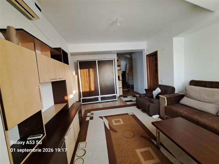 Apartament cu 4 camere decomandat, mobilat în Titan