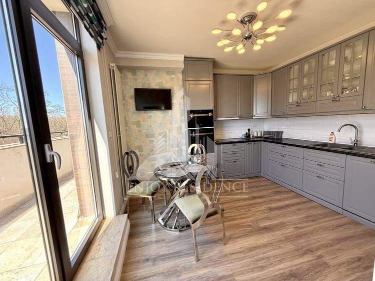 Apartament cu 3 camere decomandat, mobilat în Băneasa