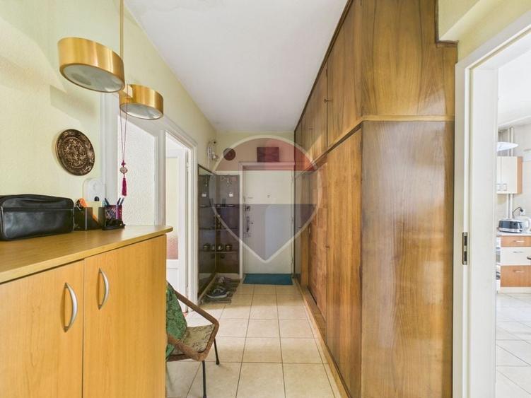 Apartament cu 3 camere decomandat în Amzei
