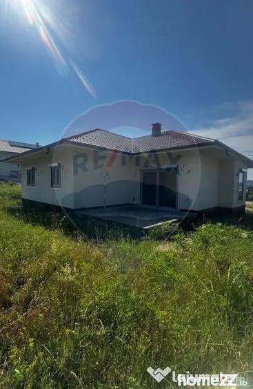 Casă cu 4 camere cu Teren 1000 Mp în Șcheia