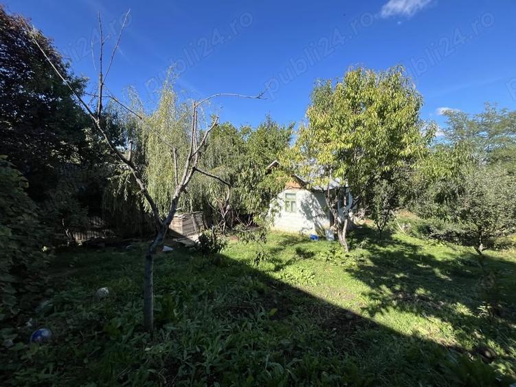 Casă cu 6 camere cu Teren 2000 Mp în Central