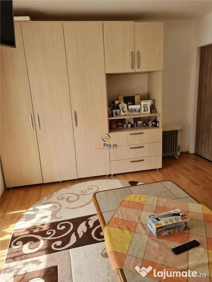 Garsonieră decomandată în Lipovei