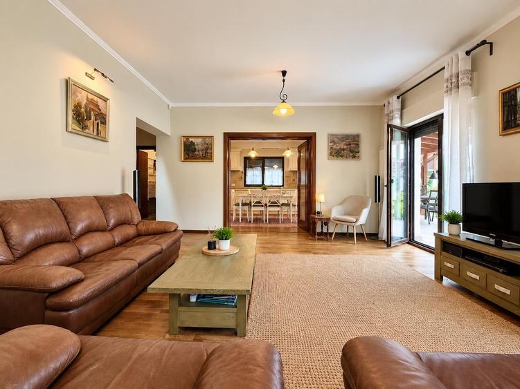 Casă individuală cu 5 camere cu Teren 420 Mp în Corbeanca