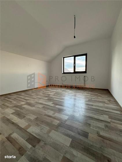 Casă cu 4 camere în Stâlpu