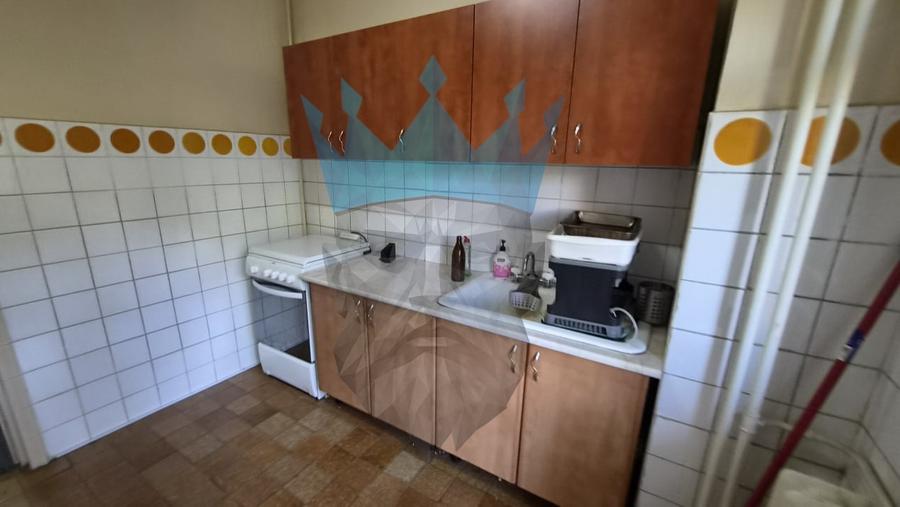 Apartament cu 3 camere decomandat, mobilat în P-ța Unirii