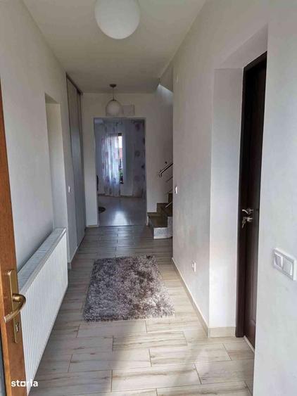 Casă cu 4 camere în Cristian