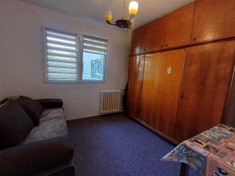 Apartament cu 3 camere semidecomandat, mobilat în Titan