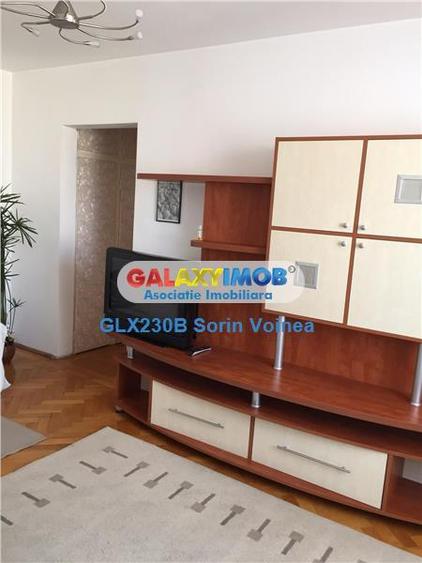 Apartament cu 3 camere semidecomandat, mobilat în Dristor