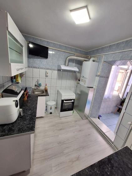 Apartament cu 3 camere decomandat în Piața Centrală