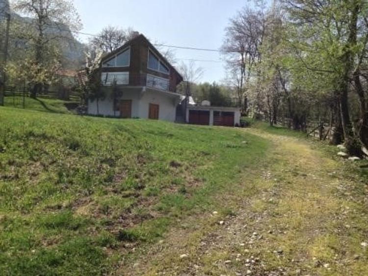 Casă individuală cu 6 camere cu Teren 1620 Mp în Predeluț