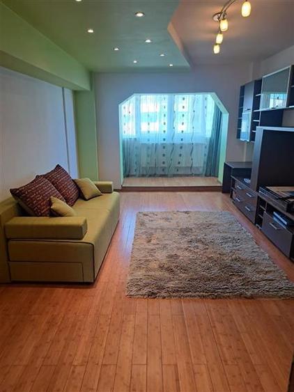 Apartament cu 3 camere decomandat, mobilat în Lenin