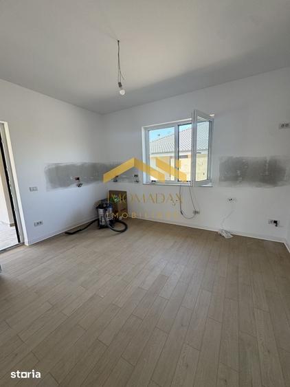Casă cu 4 camere cu Teren 400 Mp în Sânmihaiu Român