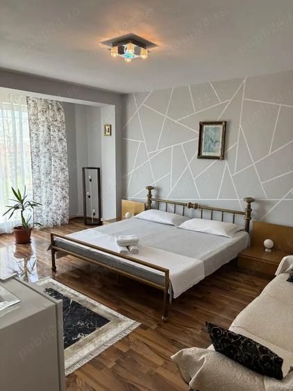 Casă cu 6 camere cu Teren 300 Mp în Eforie