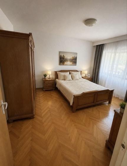 Apartament cu 3 camere decomandat în Craiovei