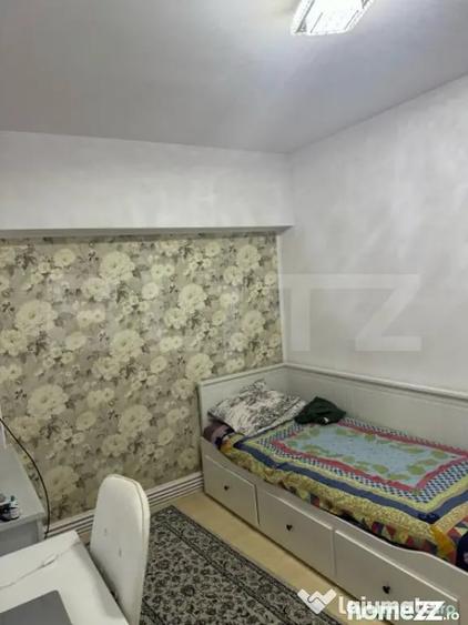 Apartament cu 4 camere decomandat în Cetate