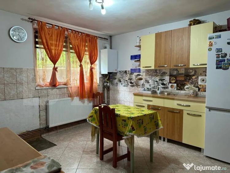 Casă cu 7 camere cu Teren 963 Mp în Purcăreni