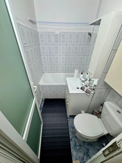 Apartament cu 3 camere decomandat în Micro 4