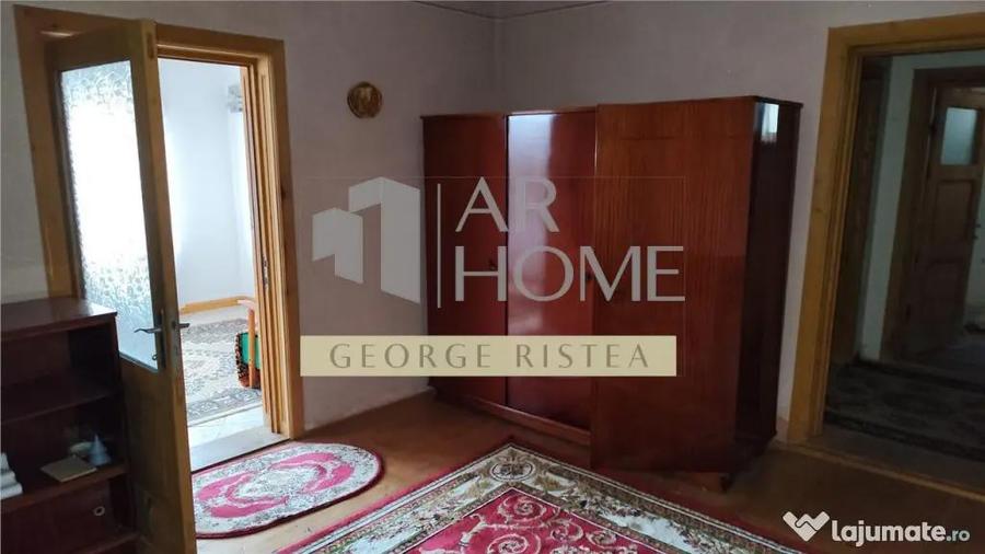 Casă cu 4 camere cu Teren 1294 Mp în Central
