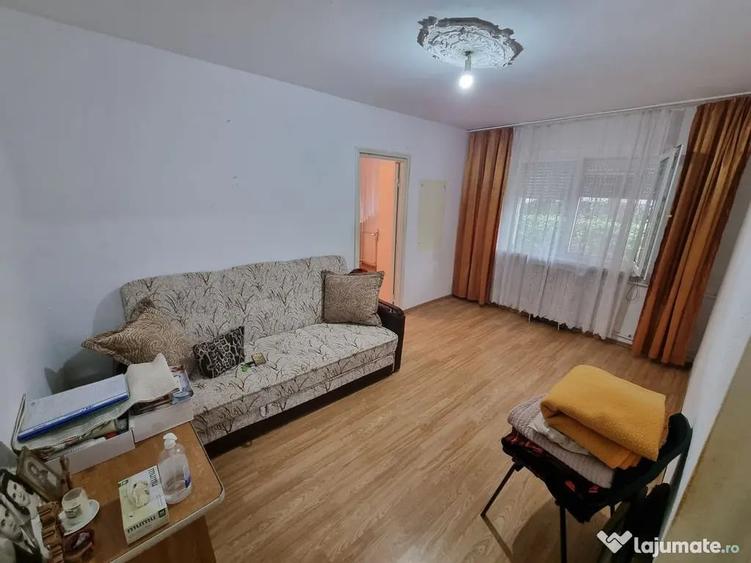 Apartament cu 2 camere semidecomandat în Km 4