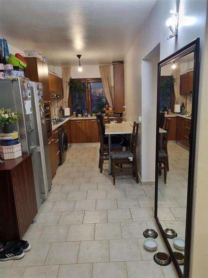Apartament cu 3 camere decomandat, mobilat în Podu Roș