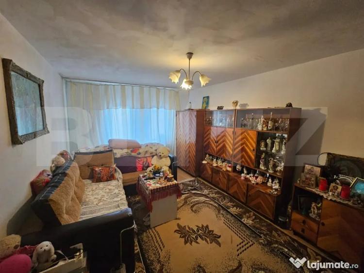 Apartament cu 3 camere decomandat în Cetate