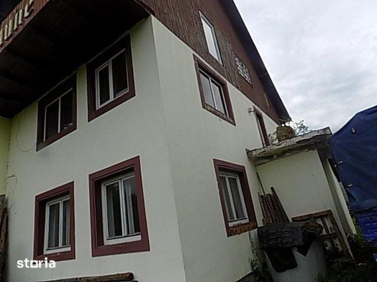 Casă cu 8 camere cu Teren 900 Mp în Central