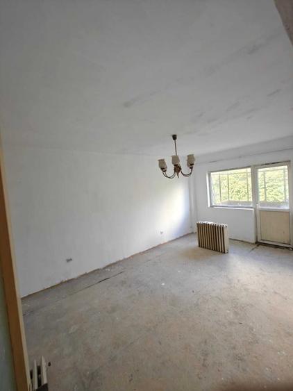 Apartament cu 2 camere decomandat în Piața Nouă