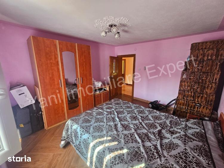 Casă cu 6 camere cu Teren 1289 Mp în Țițești