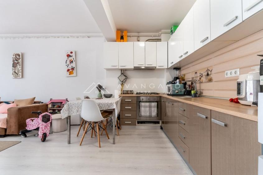 Apartament cu 2 camere semidecomandat, mobilat în Florești