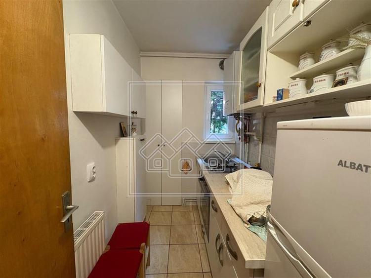 Apartament cu 2 camere nedecomandat, mobilat în Vasile Aaron