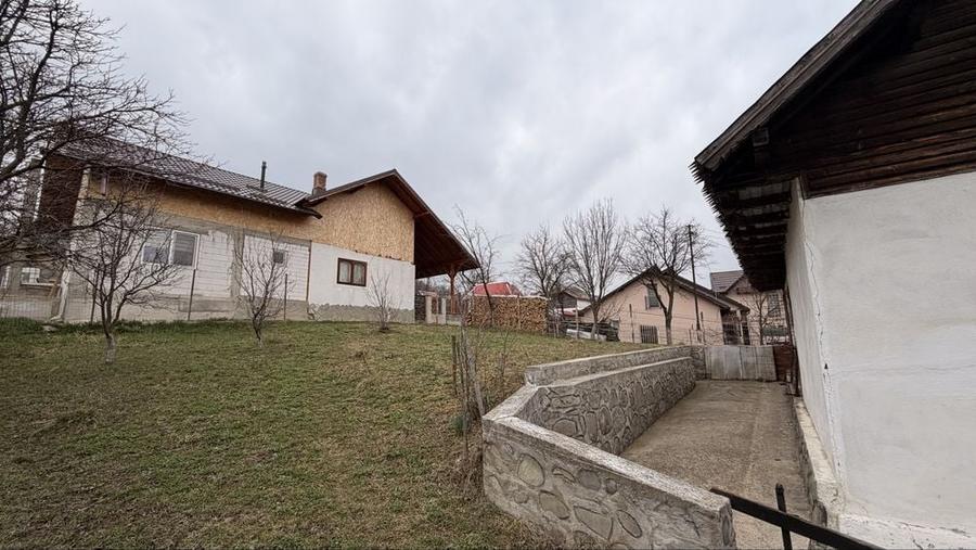 Casă cu 3 camere în Cerașu