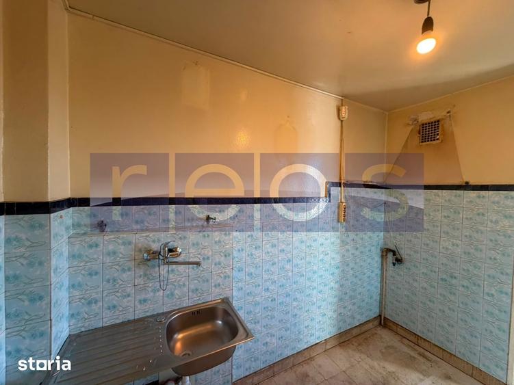 Apartament cu 3 camere decomandat în Tei