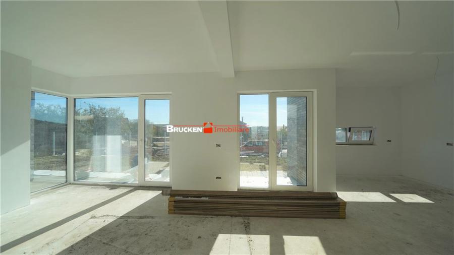 Casă cu 4 camere cu Teren 570 Mp în Central