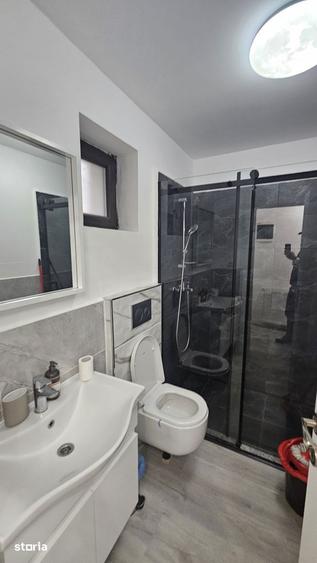 Casă cu 4 camere cu Piscina în Central