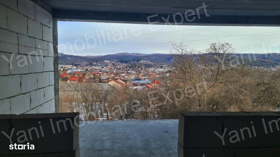 Casă cu 4 camere cu Teren 723 Mp în Central