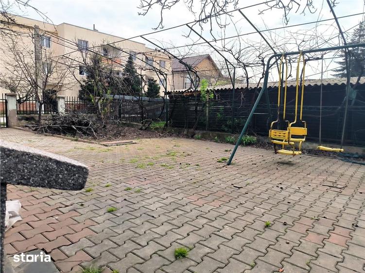 Casă cu 4 camere cu Canalizare în Central