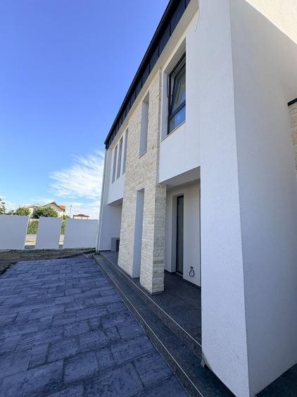 Duplex cu 4 camere cu Canalizare în Moșnița Nouă