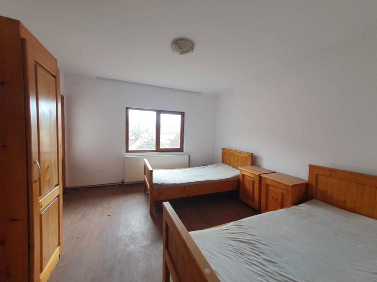 Casă cu 4 camere în Central