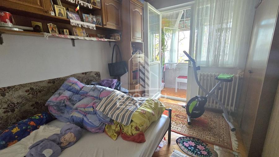 Apartament cu 4 camere semidecomandat în Cetății