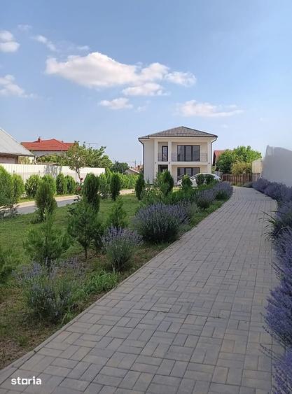 Casă cu 5 camere cu Teren 642 Mp în Pictor Rosenthal