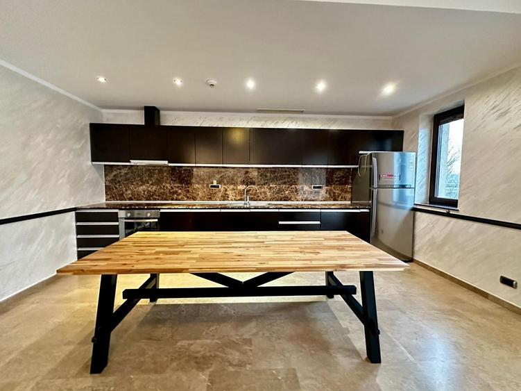 Apartament cu 3 camere decomandat, mobilat în Primăverii