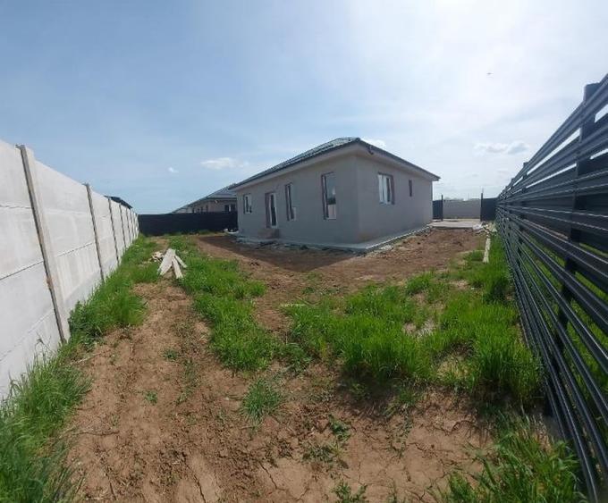 Casă cu 4 camere cu Teren 400 Mp în Vârteju